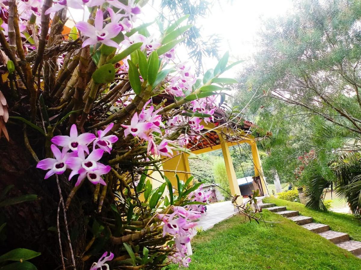 Casa Com Flores Pedra Azul  Luaran gambar